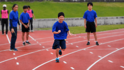 写真８（陸上競技６）競技前アップ