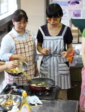 講師の森　葉子さん（右側）