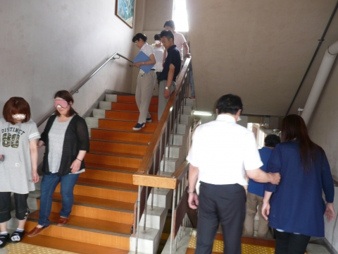 階段での演習の様子